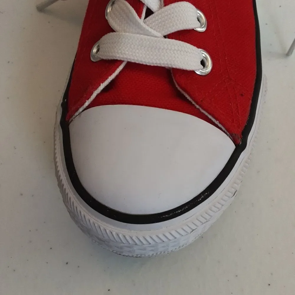 Lucky‎ Brand Sneakers Red Low Tops Unisex Rubber Toe Caps Lace Up Kids Size 2